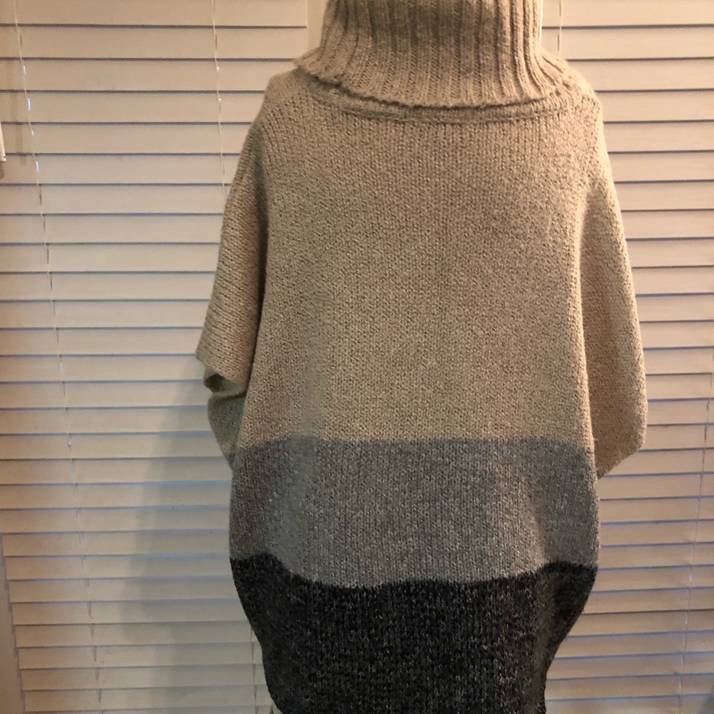 CHARLOTTE RUSSE Turtleneck Size M/L
